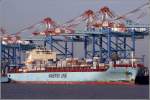 Die 2007 gebaute MAERSK SEMARANG (IMO 9330070) liegt am 22.10.2011 an der Stromkaje in Bremerhaven. Sie ist 333 m lang, 43 m breit, hat eine GT von 94.322, eine DWT von 108.448 t und eine Kapazitt von 8.400 TEU. Sie fhrt unter der Flagge von Liberia mit Heimathafen Monrovia.