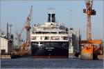 Das Kreuzfahrtschiff MINERVA (IMO 9144196) liegt im inzwischen wieder gefluteten Trockendock (Kaiserdock I) der Lloyd Werft in Bremerhaven. Sie wurde 1996 gebaut, ist 133 m lang, 20 m breit, hat eine GT von 12.449, eine DWT von 2.004 t und bietet 350 Passagieren und 160 Besatzungsmitgliedern Platz. Sie fhrt unter der Flagge der Bahamas mit Heimathafen Nassau. Frhere Namen: SAGA PEARL, EXPLORER II, ALEXANDER VON HUMBOLDT. 25.02.2012