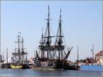 Die GTHEBORG und die SHTANDART sind noch bis zum Wochenende in Bremerhaven anlsslich der Festwoche zu besichtigen. Bei der GTHEBORG (Bildmitte) handelt es sich um den Nachbau eines schwedischen Ostindienfahrers, bei der SHTANDART um den Nachbau einer russischen Fregatte aus dem Jahr 1703. 26.07.2012