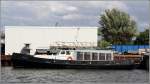 Die Barkasse HECHT liegt am 01.07.2012 in ihrem Heimathafen Bremerhaven. Sie ist 12 m lang und 3 m breit.