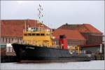 Die 1979 gebgaute LEV TORNADO (IMO 7725453) liegt am 14.09.2012 im Fischereihafen II von Bremerhaven. Sie ist ein Bergungs- und Rettungsschiff mit einer Lnge von 47 m und einer Breite von 9 m. Heimathafen ist London (Grobritannien).