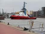 Der niederlndische Schlepper RT Spirit aus Rotterdam dreht im neuen Hafen von Bremerhaven (31.12.2012)