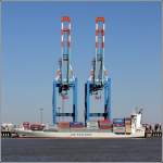 Die 2004 gebaute BIANCA RAMBOW (IMO 9297591) liegt am 02.04.2013 an der Stromkaje in Bremerhaven. Sie ist 134 m lang, 22,5 m breit, hat eine GT von 9.981, eine DWT von 11.286 und eine Kapazitt von 868 TEU. Heimathafen ist Hamburg. 