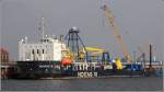 Die NOSTAG 10 liegt am 24.04.2013 im Fischereihafen II von Bremerhaven. Diese 100 m lange und 27,5 m breite Barge ist fr das Verlegen von Seekabeln ausgerstet.