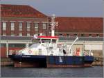 Die EXPLORER ist einer neuer Typ von inshore-Lotsenversetzern, der z.Z. erprobt wird. Es handelt sich um ein SWASH (Small Waterplane Area Single Hull) mit einer Lnge von 20 m und einer Breite von 12 m. Gebaut wurde sie von Abeking & Rasmussen in Lemwerder. Hier liegt die Explorer am 24.04.2013 im Fischereihafen II von Bremerhaven.