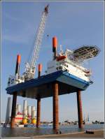 Die 2010 gebaute THOR (IMO 9577147) hat sich im Kaiserhafen 3 in Bremerhaven aufgejackt, um Bauteile fr Offshore-Windenergieanlagen zu laden. Sie ist 93 m lang, 40 m breit. Die Hubbeine haben eine Lnge von 82 m. Sie verfgt ber 4 Elektromotoren mit einer Leistung von zusammen 3.00 kw und ber zwei Dieselmotoren mit einer Leistung von zusammen 5.120 kw. Heimathafen ist Hamburg. 24.08.2013
