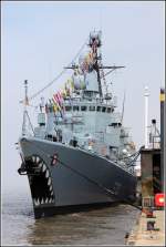 Die Fregatte F207 BREMEN liegt am 27.07.2013 zum Abschiedsbesuch an der Seebäderkaje in Bremerhaven.