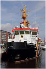 Die 2012 gebaute NORDERGRNDE (IMO 9641778) liegt am 28.07.2013 whrend der Bremerhavener Festwoche im Neuen Hafen. Dieser Tonnenleger des WSA Bremerhaven ist 43,7 m lang, 10,5 m breit, hat eine GT von 499 und eine DWT von 466 t. Heimathafen ist Bremerhaven.