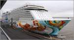 Die künftige NORWEGIAN GETAWAY (IMO 9606924) liegt am 27.12.2013 an der Columbuskaje in Bremerhaven. Hier wird sie noch einige Tage ausgerüstet. Am 10. Janaur 2014 geht es auf die Überführungsfahrt in die USA. In New York wird sie dann getauft. Die NORWEGIAN GETAWAY ist 324 m lang, 40 m breit und bietet rund 5.500 Personen Platz (4.000 Passagiere und 1.500 Besatzungsmitglieder). Heimathafen wird Nassau (Bahamas). 