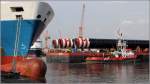 Die 2008 gebaute WATERSTROOM (IMO 9428047) dreht am 22.04.2014 die WAGENBORG BARGE 8 im Dockvorhafen von Bremerhaven. Sie ist 28,7 m lang, 10,4 m breit, hat eine Maschinenleistung von 3.728 kw und einen Pfahlzug von 60 t. Heimathafen ist Delfzijl (Niederlande).