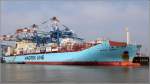 Die 2011 gebaute MAERSK LIRQUEN (IMO 9526887) liegt am 24.04.2014 an der Stromkaje in Bremerhaven. Sie ist 301 m lang, 45 m breit, hat eine GT von 88.237, eine DWT von 94.267 t und eine Kapazität von 7.450 TEU (davon 1.700 Kühlcontainer). Heimathafen ist Hong Kong.