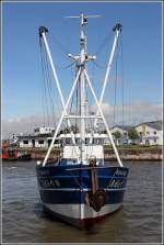 Der Bremerhavener Fischkutter ABh1N MARGRIT am 16.05.2014 beim Wendemanöver im Fischereihafen 1 in Bremerhaven.