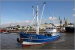 Der Bremerhavener Fischkutter ABh1N MARGRIT am 16.05.2014 beim Wendemanöver im Fischereihafen 1 in Bremerhaven.