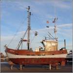 Der Bremerhavener Krabbenkutter ABh2 STEINBOCK steht fr Wartungsarbeiten aufgebockt auf dem Westkai des Fischereihafens II in Bremerhaven. 20.03.2014