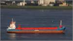 Die 2003 gebaute EEMS DOLLARD (IMO 9278337) am 22.07.2014 Weser abwärts fahrend. Sie ist 89 m lang, 12,5 m breit, hat eine GT/BRZ von 2.545 und eine DWT von 3.850 t. Heimathafen ist Delfzijl (Niederlande). Früherer Name: ARTEMIS.