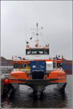 Die 2013 bei Fjellstrand in Norwegen gebaute WORLD SCIROCCO (IMO 9681730) liegt am 21.04.2014 im Fischereihafen 2 in Bremerhaven. Dieses OWFSC (offshore wind farm service craft) ist 23 m lang, 9,5 m breit und kann mit einer Geschwindigkeit von 25 kn 12 Personen und Material zu Offshore-Windparks befördern. Heimathafen ist Esbjerg (Dänemark).