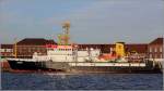 Die 1998 gebaute KOMET (IMO 9162978) liegt am 20.03.2014 im Fischereihafen 2 in Bremerhaven. Dieses Vermessungsschiff des Bundesamtes fr Seeschifffahrt und Hydrographie (BSH) ist 64 m lang, 12,5 m breit, hat eine GT/BRZ von 1.482 und eine DWT von 265 t. Der Antrieb erfolgt ber einen 1.350 kw leistenden Elektromotor. Auf dem Schiff finden 18 Besatzungsmitglieder und 6 Wissenschaftler Platz. Heimathafen ist Hamburg.