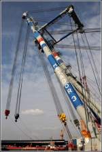 Der 2004 gebaute Schwimmkran MATADOR 3 (IMO 9272137) verfügt über eine Tragfähigkeit von 1.800 t. Heimathafen ist Rotterdam (Niederlande). Bremerhaven, 22.04.2014