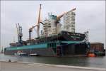 Die 2004 gebaute NEDLLOYD VALENTINA (IMO 9275062) liegt im (Schwimm-)Dock V der German Dry Docks in Bremerhaven. Sie ist 210 m lang, 30 m breit, hat eine GT/BRZ von 26.833, eine DWT von 34.317 t und eine Kapazität von 2.556 TEU. Heimathafen ist Monrovia (Liberia). Früherer Name: P&O NEDLLOYD VALENTINA.