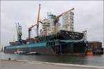 Die 2004 gebaute NEDLLOYD VALENTINA (IMO 9275062) liegt im (Schwimm-)Dock V der German Dry Docks in Bremerhaven. Sie ist 210 m lang, 30 m breit, hat eine GT/BRZ von 26.833, eine DWT von 34.317 t und eine Kapazität von 2.556 TEU. Heimathafen ist Monrovia (Liberia). Früherer Name: P&O NEDLLOYD VALENTINA.