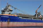 Blick auf die Spezialanlagen der 2011 gebauten STORNES (IMO 9549035). Dieses Schiff ist als Bulk Carrier (Massengutfrachter) klassifiziert. Der Eigner Van Oord aus Rotterdam hat sie aber zum Flexible Fallpipe Vessel ausrsten lassen. Damit knnen zur Befestigung von Pipelines, Kabeln, Offshore-Fundamenten u.. stndlich bis zu 3.000 t Steine in Wassertiefen bis zu 1.800 m eingesetzt werden. Bremerhaven, 27.08.2014