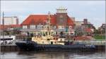 Die 2005 gebaute SVITZER MARKEN (IMO 9292890) am 14.09.2014 an der Seebäderkaje in Bremerhaven. Dieser Schlepper ist 30 m lang, 11,5 m breit, hat eine Maschinenleistung von 4.340 kw und einen Pfahlzug von 70 t. Heimathafen ist IJmuiden (Niederlande).