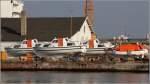 Während die ARTANIA (IMO 8201480) bei der Lloyd Werft in Bremerhaven im Trockendock liegt, wurden ihre Tender an Land abgestellt. 03.10.2014