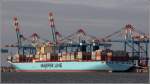 Die 2014 gebaute MADISON MAERSK (IMO 9619945) liegt am 27.10.2014 an der Stromkaje in Bremerhaven. Sie gehört zur sogenannten Triple-E-Klasse der Reederei Maersk, die z.Z. noch die größten Containerschiffe der Welt sind. Länge: 399 m, Breite: 59 m, Tiefgang: 16 m, GT/BRZ: 194.849, DWT: 194.394, Kapazität: 18.270 TEU, Maschinenleistung: 2 x 29.680 kw. Heimathafen ist Kopenhagen (Dänemark). 
Entsprechend große Dimensionen müssen die Containerbrücken aufweisen. Ihr Ausleger ragt 62 m über die Kaimauer hinaus. Hochgeklappt ragt der Ausleger 113 m in die Höhe.