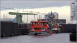 Die OFFSHORE WIELINGEN (IMO 9729374) ist ein 2014 gebauter Crewtransporter mit Heimathafen Beaumaris (Vereinigtes Königreich). Sie ist 25,75 m lang, 10,40 m breit und kann 12 Passagiere zu Offshoreanlagen befördern. Hier ist sie am 26.12.2014 in der Fischereihafen-Doppelschleuse in Bremerhaven zu sehen.