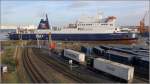 Die 1991 bei SSW in Bremerhaven gebaute EUROPEAN SEAWAY (IMO 9007283) passiert am 16.01.2015 die Drehbrücke zum Verbindungshafen in Bremerhaven um bei der Lloyd Werft einzudocken. Sie ist 198 m lang, 28 m breit, hat eine GT von 22.986 und eine DWT von 7.432 t. Bis zu 120 Trailer finden auf 1.925 Lademetern Platz. Für 200 Personen gibt es Schlafmöglichkeiten. Heimathafen ist Dover (Vereinigtes Königreich).