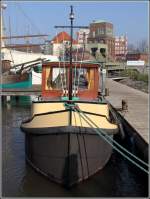 Die STELLA NOVA ist ein im Niederländischen Opduwer oder Opdrukker genannter Binnenschlepper. Sie ist 8 m lang, 2,3 m breit und hat eine Maschinenleistung von 48 PS. Heimathafen ist Bremerhaven. Früherer Name: IJVER. Hier liegt die STELLA NOVA am 18.02.2015 im Neuen Hafen in Bremerhaven.