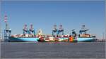 Die 2007 gebaute IDUNA (IMO 9360984) hat am 06.04.2015 an der Stromkaje in Bremerhaven abgelegt und passiert auf ihrem Weg Richtung Nordsee die 399 m lange und 18.270 TEU fassende MATZ MAERSK (IMO 9619983). Die IDUNA ist 125 m lang, 22 m breit, hat eine GT/BRZ von 7.112, eine DWT von 8.820 t und eine Kapazität von 801 TEU. Sie fährt unter der Flagge von Zypern mit Heimathafen Limassol.