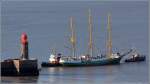 Die ALEXANDER VON HUMBOLDT wird am 18.04.2015 von den beiden Schleppern GREIF und FORTUNA aus der Geestemündung in Bremerhaven geschleppt. Die alte ALEX wurde in den vergangenen Monaten zu einem Hotel- und Restaurantschiff umgebaut und erhält ihren wohl letzten Liegeplatz in Bremen.