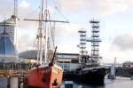 Eingerüstet bis zu den Masttoppen liegt der ehemalige Hochseebergungsschlepper  Seefalke  im Museumshafen in Bremerhaven.