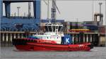 Die 2015 gebaute RT EMOTION (IMO 9691369) fährt am 10.05.2015 an der Stromkaje in Bremerhaven entlang. Dieser Hybrid-Schlepper ist 31,95 m lang, 12,60 m breit, hat eine Maschinenleistung von 3 x 1.765 kw und einen Pfahlzug von 80 t. Heimathafen ist Valletta (Malta). 