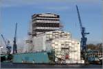 Gut geschützt vor Wind und Wetter - aber noch wichtiger: vor neugierigen Blicken - wird die ehemalige Abramowitsch-Yacht LUNA (siehe Bild ID 40182) im Dock VI der German Dry Docks in Bremerhaven für die neuen Besitzer umgebaut. 25.10.2015