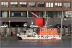 Der 1982 gebaute Lotsenversetzer KNOCK ist während des Werftaufenthaltes eines in Bremerhaven stationierten Lotsenbootes vorübergehend in Bremerhaven stationiert. Er ist 16,31 m lang und 5,27 m breit. Heimathafen ist Emden. Hier liegt die KNOCK am 27.10.2015 vor dem Lotsenhaus in Bremerhaven.