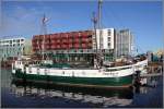 Die 1873 gebaute TAUCHER K liegt am 13.12.2015 im Fischereihafen I in Bremerhaven. Sie ist 18 m lang und 5 m breit. 