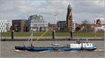 Die WESERTANK 22 (ENI 05103410) ist 35,28 m lang, 6,16 m breit und hat einen max. Tiefgang von 2,03 m. Die Ladekapazität beträgt 160 m³. Hier ist sie am 23.03.2016 auf der Weser in Bremerhaven unterwegs.