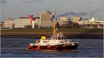 Die WESERLOTSE (IMO 9154804) fährt am 23.03.2016 zum Lotsenwechsel vor Bremerhaven. Im Hintergrund sind das Ober- und Unterfeuer der Richtfeuerlinie Geestemünde zu sehen. 