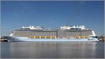 Die auf der Meyer Werft in Papenburg gebaute OVATION OF THE SEAS (IMO 9697753) lag in den letzten Tagen zur Ausrüstung in Bremerhaven. Am 9. April 2016 soll sie an die Reederei Royal Carribean Cruises übergeben werden. Das Schiff ist 348 m lang und 41,4 m breit. Sie bietet fast 4.200 Passagieren Platz. Heimathafen wird Nassau (Bahamas). 01.04.2016
