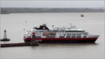 Die 2007 gebaute FRAM (IMO 9370018) verlässt am 20.04.2016 nach einem außerplanmäßigen Werftaufenthalt den Fischereihafen durch die Geestemündung in Bremerhaven an. Die FRAM ist 114 m lang, 20 m breit, hat eine GT von 11.647 und eine DWT von 984 t. Sie bietet max. 318 Passagieren Platz. Heimathafen ist Tromso (Norwegen).