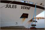 Die 1990 gebaute JULES VERNE (IMO 8709573) hat am Labradorpier im Fischerhafen von Bremerhaven festgemacht. Sie wartet auf den Umbau zur ALEXANDER VON HUMBOLDT II. Auf der Kaimauer ist die Zahl 1040 zu erkennen. Anhand dieser Markierungen kann man die Lnge eines festgemachten Schiffes abschtzen oder des freien Liegeplatzes ermitteln. Aufnahmedatum: 31.12.2007