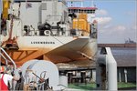 Das Baggerschiff ALEXANDER VON HUMBOLDT (IMO 9166845) hängt an der kurzen Leine, um nach dem Verlassen der Fischereihafen-Doppelschleuse in Bremerhaven den Bogen in die Geestemündung zu kriegen. 29.06.2016