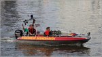 FLORIAN 44 der Feuerwehr Bremerhaven hält während des Seestadtfestes vom Wasser des Neuen Hafens Ausschau. 27.05.2016