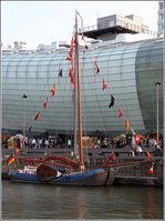 Die Tjalk HOOP OP WELVAART liegt am 27.05.2016 im Alten Hafen in Bremerhaven. Sie wurde 1883 in den Niederlanden gebaut. Der Rumpf hat eine Länge von 13 m und eine Breite von 3,61 m, der Tiefgang beträgt 0,95 m. Die Segelfläche ist 140 m² groß. Heimathafen ist Hamburg.