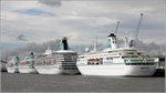 Ein seltenes Bild: alle vier Schiffe der Phoenix-Reisen liegen am 31.07.2016 gleichzeitig an der Columbuskaje in Bremerhaven. Von links: AMADEA, ALBATROS, ARTANIA und DEUTSCHLAND. 3.200 Passagiere haben hier am Columbus Cruise Terminal Bremerhaven die Schiffe verlassen, 3.200 neue Passagiere sind an Bord gegangen.