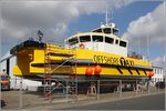 Die 2016 gebaute OFFSHORETAXI ONE steht am 29.06.2016 im Fischereihafen in Bremerhaven an Land um Umbaumaßnahmen insbesondere im Bugbereich vorzunehmen. Dieser Crewtransporter ist 24 m lang und 8 m breit. Mit ihm können 12 Personen zum Einsatzort im Offshorebereich gebracht werden. Heimathafen ist Cuxhaven.