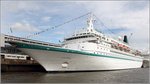 Die 1973 gebaute ALBATROS (IMO 7304314) lag am 31.07.2016 gemeinsam mit den drei anderen Schiffen der Phoenix Reisen an der Columbuskaje in Bremerhaven. Sie ist 205,46 m lang und 25,22 m breit, hat eine GT/BRZ von 28.518 und bietet 830 Passagieren sowie 340 Bestzungsmitgliedern Platz. Heimathafen ist Nassau (Bahamas). Frühere Namen: CROWN, NORWEGIAN STAR 1, NORWEGIAN STAR, ROYAL ODYSSEY, ROYAL VIKING SEA.