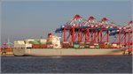 Die 2006 gebaute GLEN CANYON BRIDGE (IMO 9302097) liegt am 31.08.2016 an der Stromkaje in Bremerhaven. Sie ist 284,71 m lang und 40 m breit, hat eine GT/BRZ von 69.570, eine DWT von 71.291 t und eine Kapatzitt von 5.642 TEU. Heimathafen/Flagge: Panama.